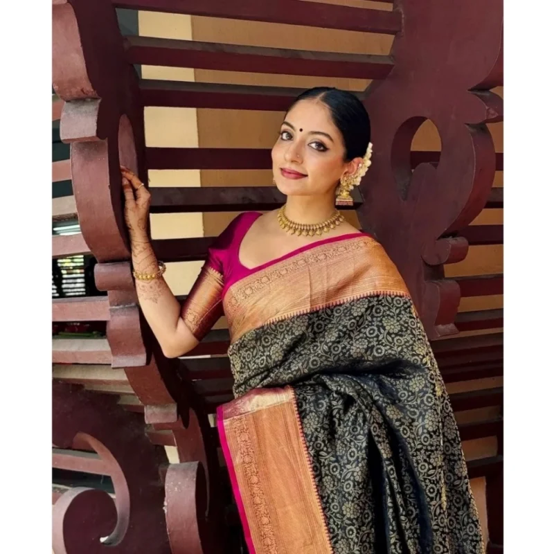 Alternative view of Women's Silk Printed Saree With Unstitched Blouse 5.5Mtr (Green)