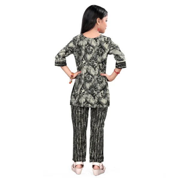 Girl's Cotton Printed Top With Bottom Set (Grey) - Image 5