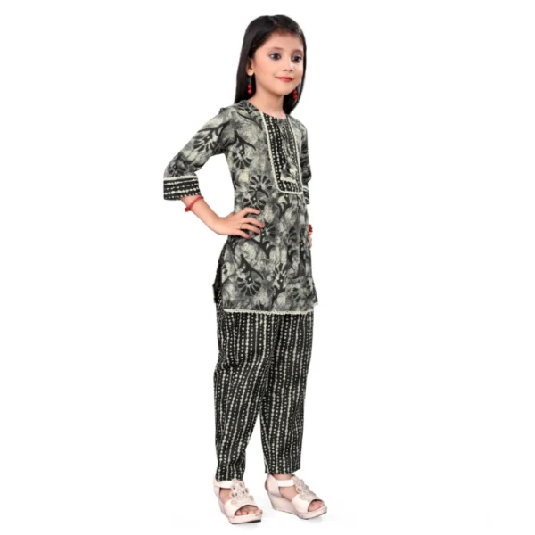 Girl's Cotton Printed Top With Bottom Set (Grey) - Image 4
