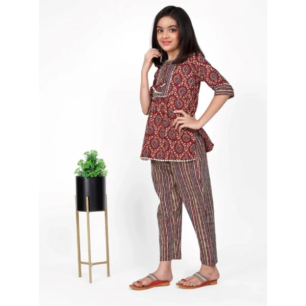 Girl's Cotton Printed Top With Bottom Set (Brown) - Image 3