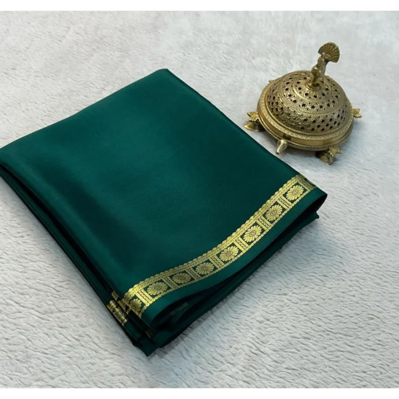 Women's Crepe Chit Pallu Solid Saree With Unstitched Blouse 5.5Mtr (Green)