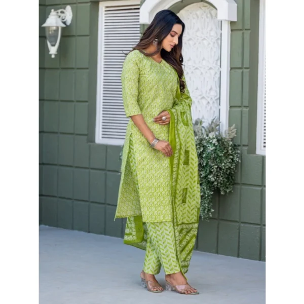 Women's Cotton Blend Printed Kurti With Pant Dupatta Set (Parrot) - Image 5