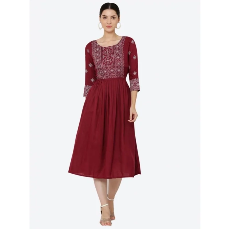 Women's Casual Rayon 3-4th Sleeves Kurti (Maroon)