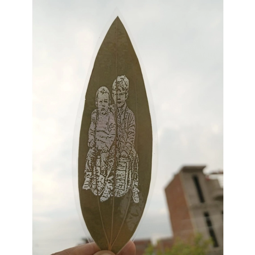 Custom Engraved Leaf Art 鈥�Parent And Child Portrait on Natural Leaf