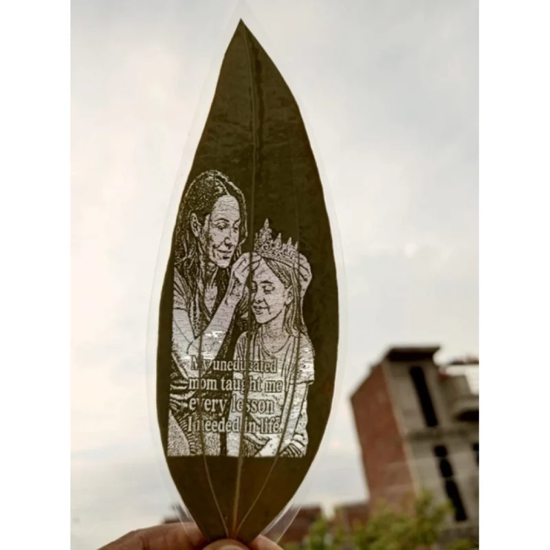 Custom Mother And Daughter Leaf Art 鈥�Personalized Engraved Portrait on Natural Leaf