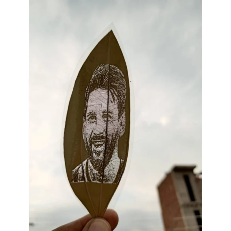 Custom Portrait Leaf Picture 鈥�Personalized Engraved Artwork on Natural Leaf