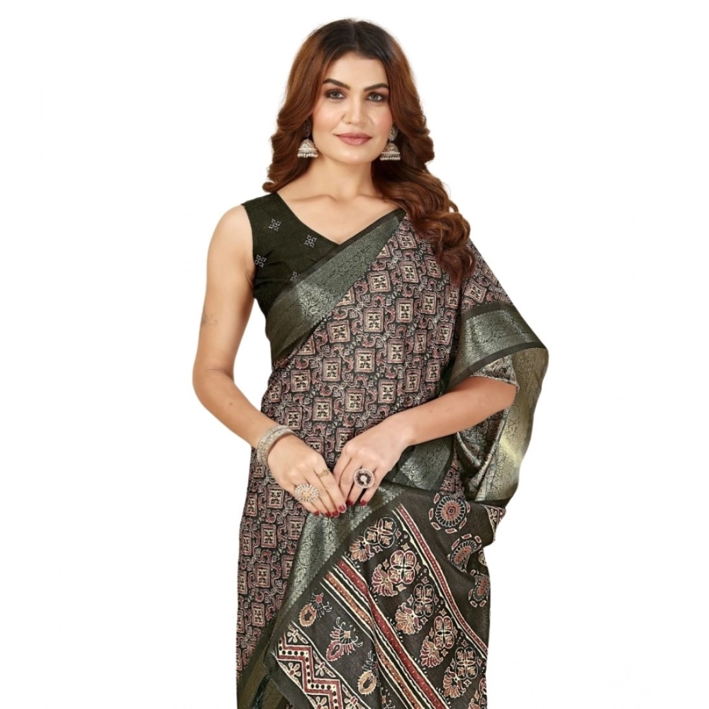 Women's Cotton Blend Printed Saree With Unstitched Blouse 5.5Mtr (Black) - Image 6