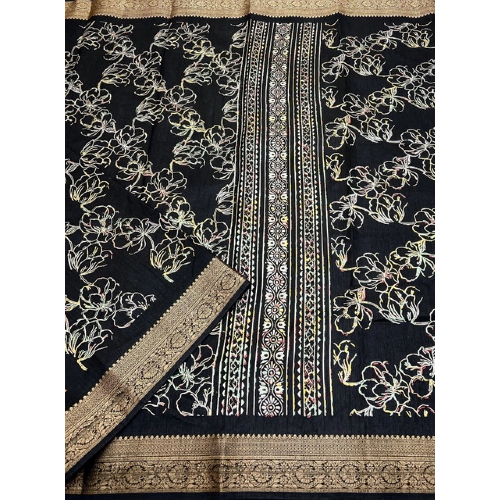 Women's Cotton Silk Floral Printed Saree With Unstitched Blouse 5.5Mtr (Black) - Image 4