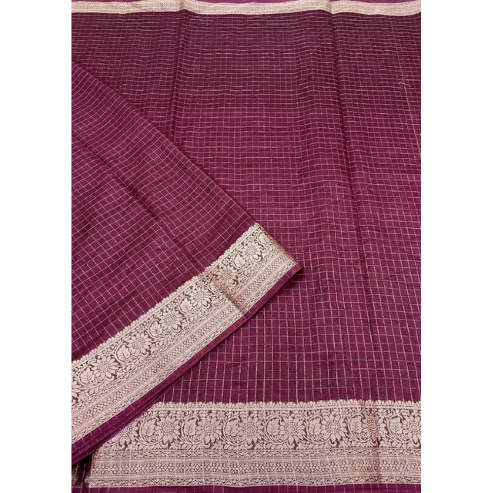 Women's Cotton Blend Checkered Saree With Unstitched Blouse 5.5Mtr (Maroon) - Image 4