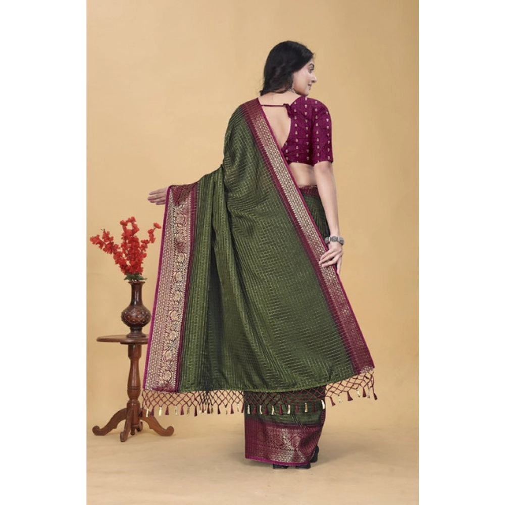 Women's Cotton Blend Checkered Saree With Unstitched Blouse 5.5Mtr (Green) - Image 6