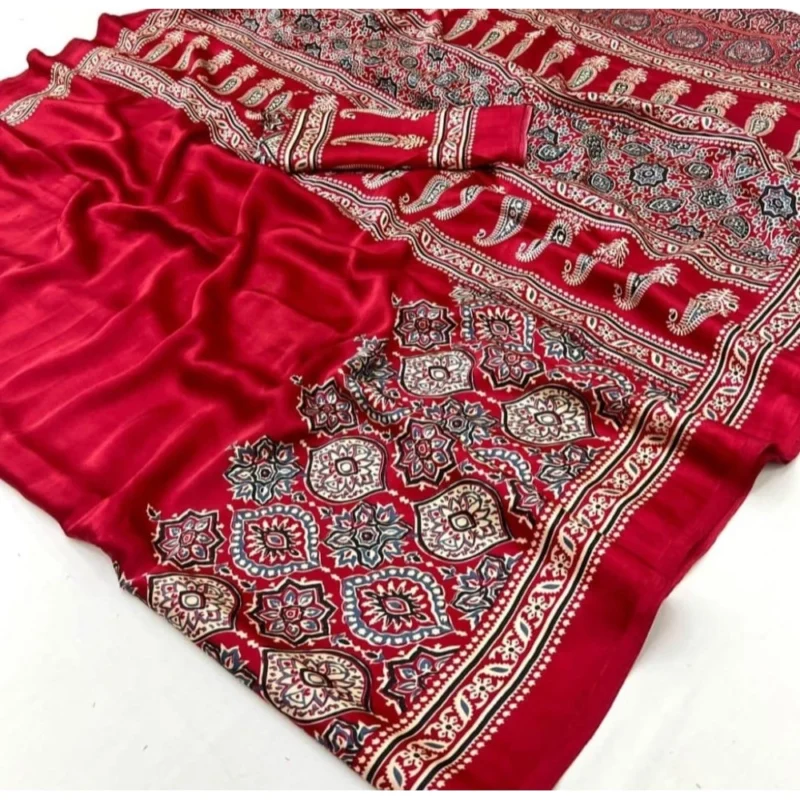 Women's Crepe Printed Saree With Unstitched Blouse 5.5Mtr (Maroon) - Image 5