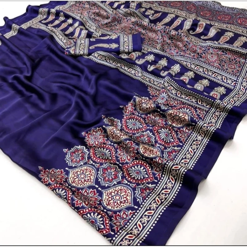 Women's Crepe Printed Saree With Unstitched Blouse 5.5Mtr (Navy Blue) - Image 4