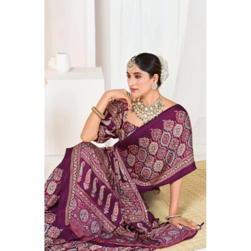 Women's Crepe Printed Saree With Unstitched Blouse 5.5Mtr (Wine) - Image 4