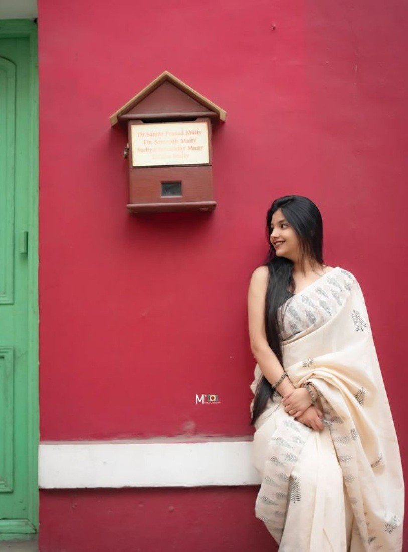 Women's Linen Printed Saree With Unstitched Blouse - 5.5 Mtr (Cream) - Image 5