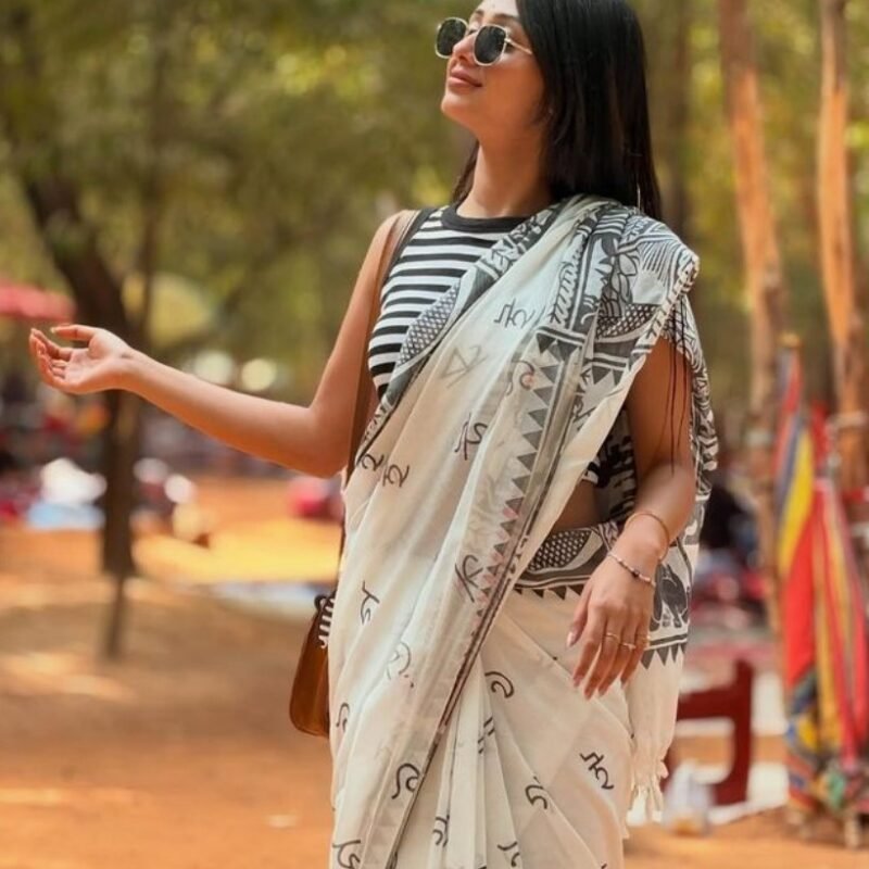 Women's Linen Kalamkari Printed Saree With Unstitched Blouse - 5.5 Mtr (White-Black) - Image 3