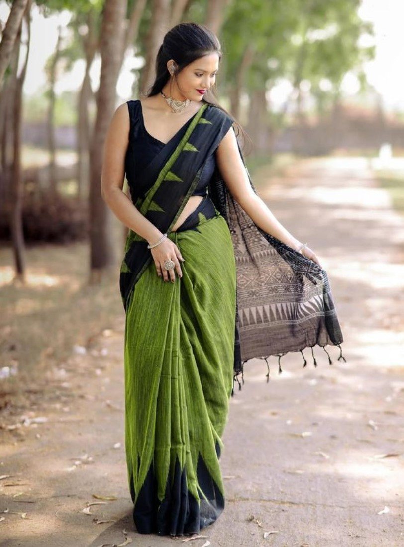 Women's Linen Kalamkari Printed Saree With Unstitched Blouse - 5.5 Mtr (Olive Green-Black) - Image 4