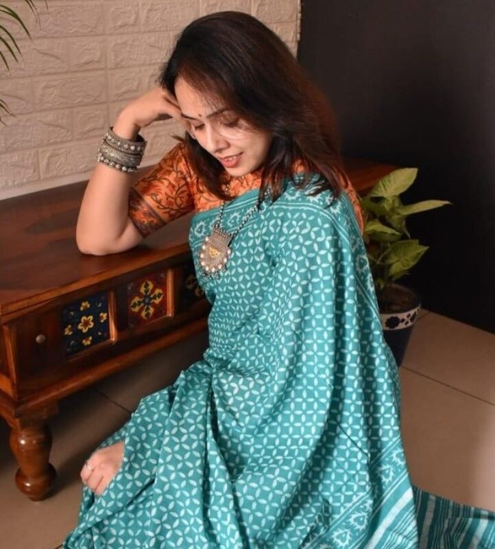 Women's Linen Printed Saree With Unstitched Blouse - 5.5 Mtr (Teal) - Image 4