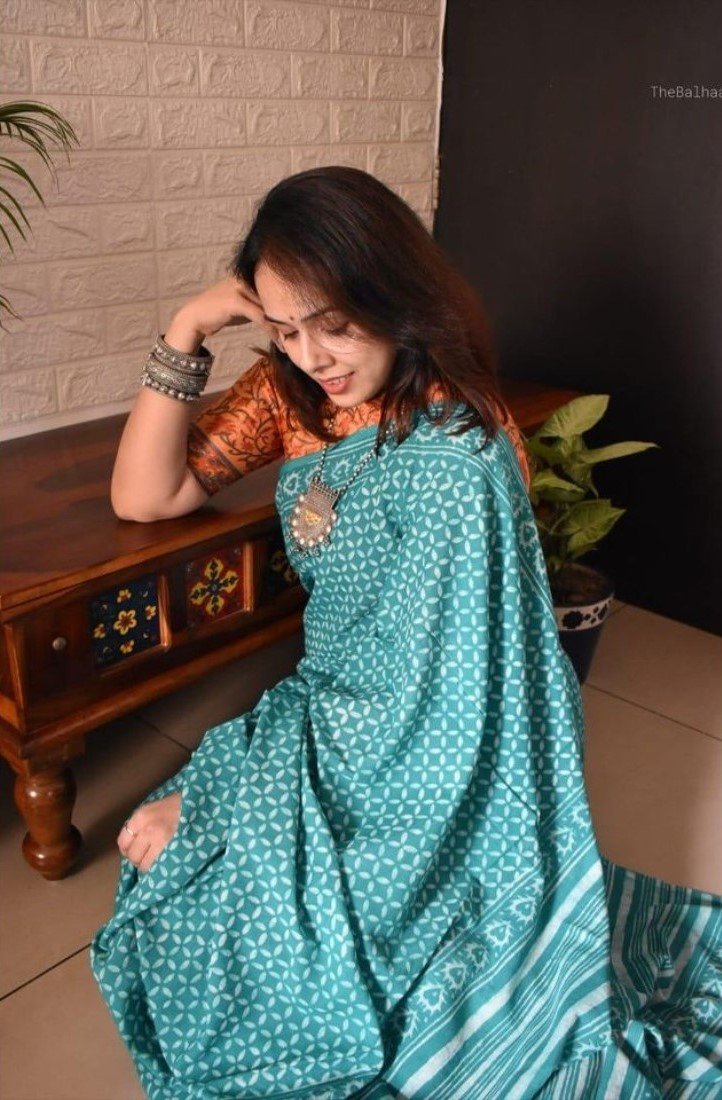 Women's Linen Printed Saree With Unstitched Blouse - 5.5 Mtr (Teal) - Image 4