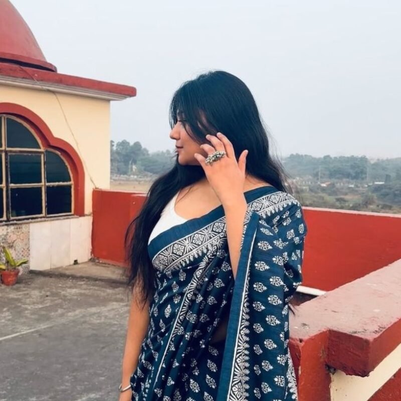 Women's Linen Printed Saree With Unstitched Blouse - 5.5 Mtr (Navy Blue) - Image 3