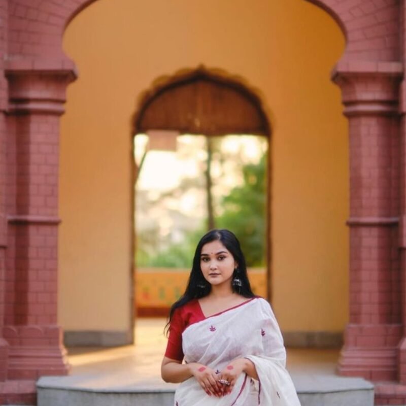 Women's Linen Embroidered Saree With Unstitched Blouse - 5.5 Mtr (White-Red) - Image 5