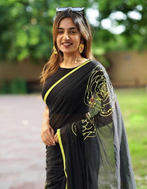 Women's Linen Floral Printed Saree With Unstitched Blouse - 5.5 Mtr (Black) - Image 3