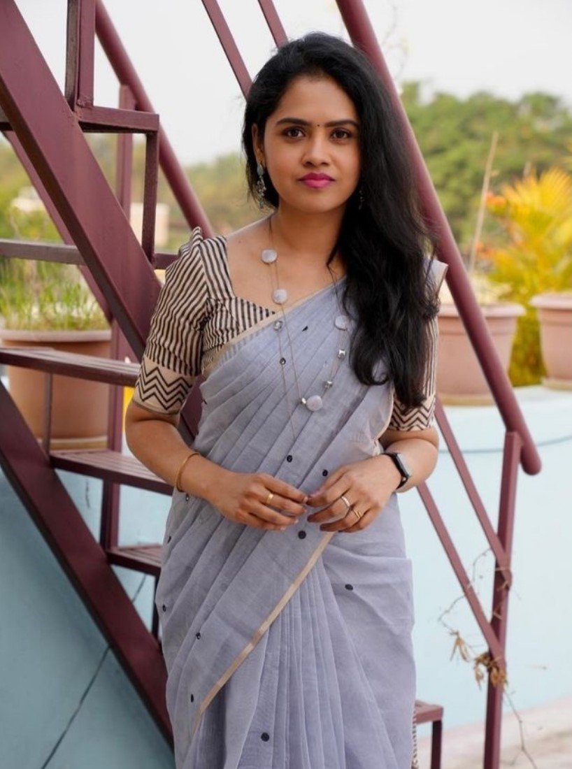 Women's Linen Striped Saree With Unstitched Blouse - 5.5 Mtr (Grey)