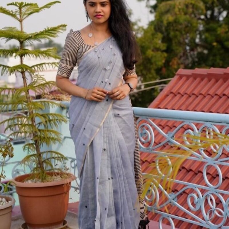 Women's Linen Striped Saree With Unstitched Blouse - 5.5 Mtr (Grey) - Image 3