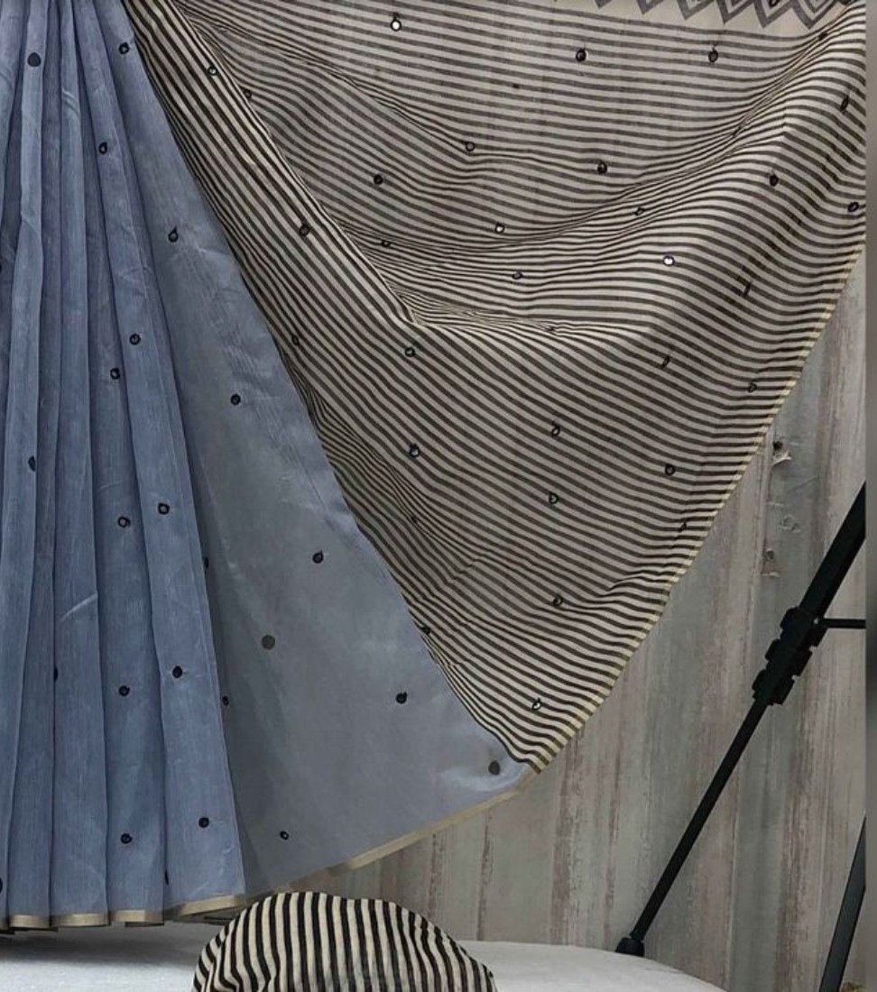 Women's Linen Striped Saree With Unstitched Blouse - 5.5 Mtr (Grey) - Image 4