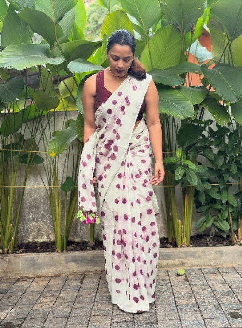 Women's Linen Printed Saree With Unstitched Blouse - 5.5 Mtr (White-Wine) - Image 4
