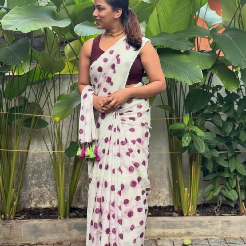 Women's Linen Printed Saree With Unstitched Blouse - 5.5 Mtr (White-Wine) - Image 5