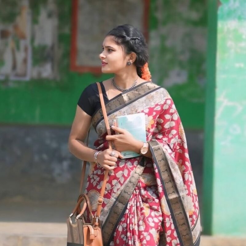Women's Linen Floral Printed Saree With Unstitched Blouse - 5.5 Mtr (Maroon) - Image 4